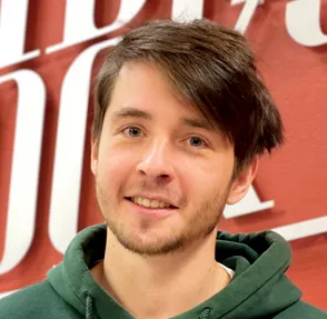 Преподаватель барабанов Роман Гаврилов